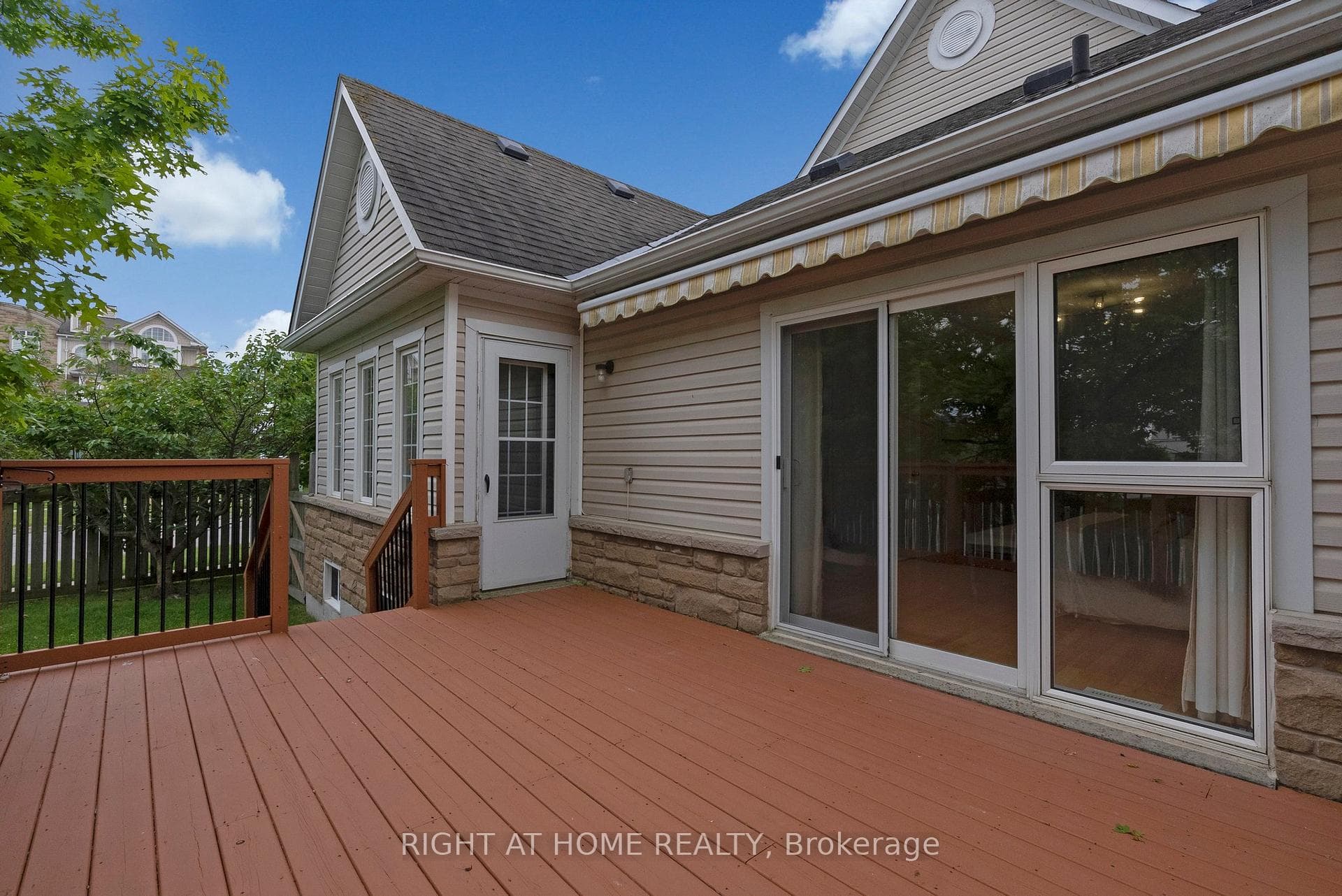 350 Lakebreeze Drive Unit 17 photo 11