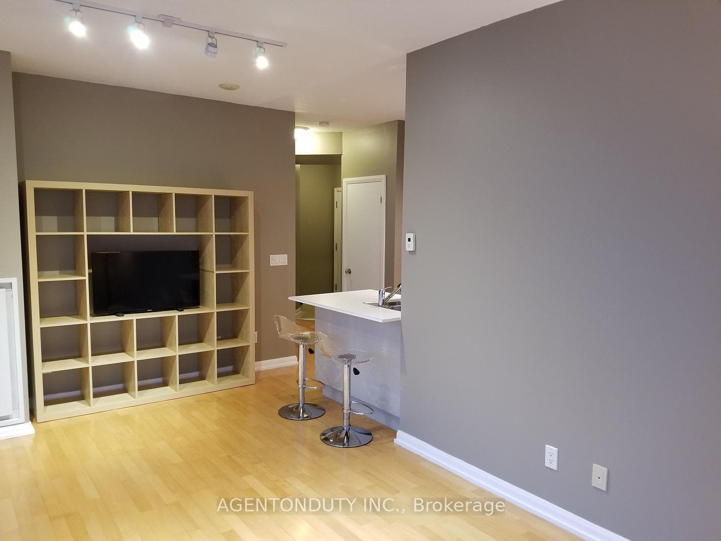 111 Elizabeth Street Unit 1626 photo 8