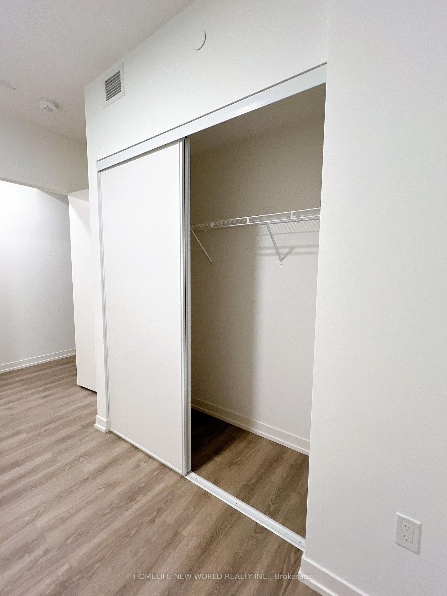 8 Interchange Way Unit 1112 photo 11