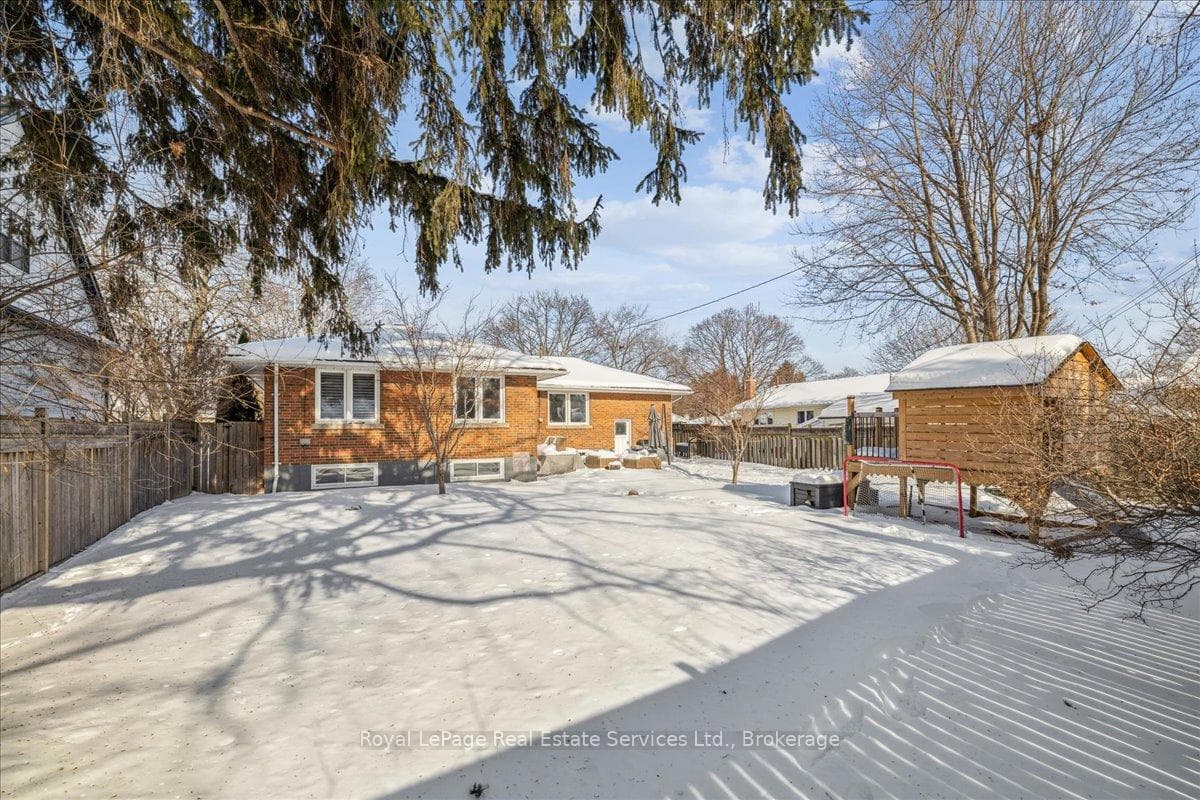 384 Strathcona Drive photo 28
