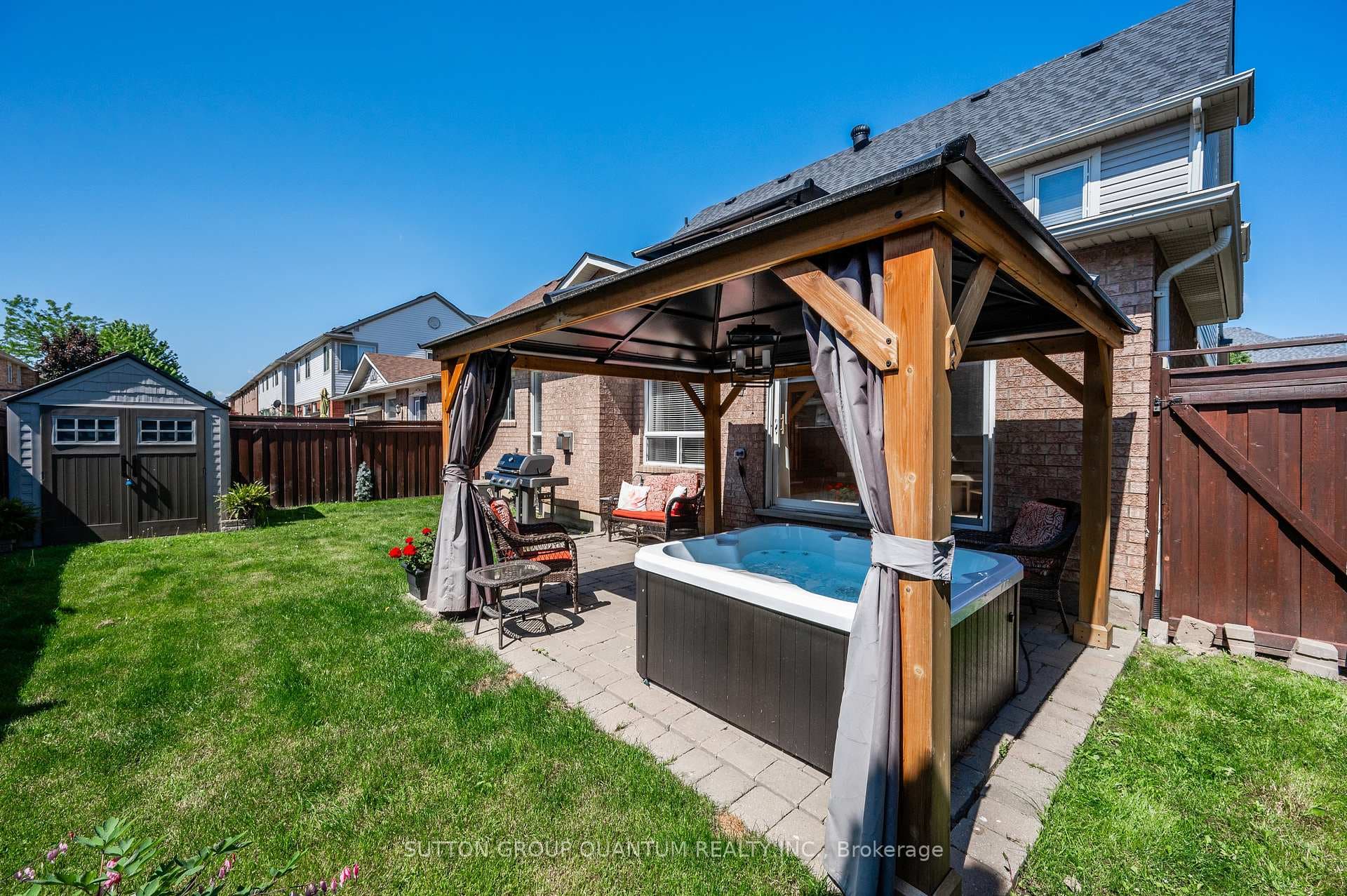944 Hollinrake Crescent photo 36