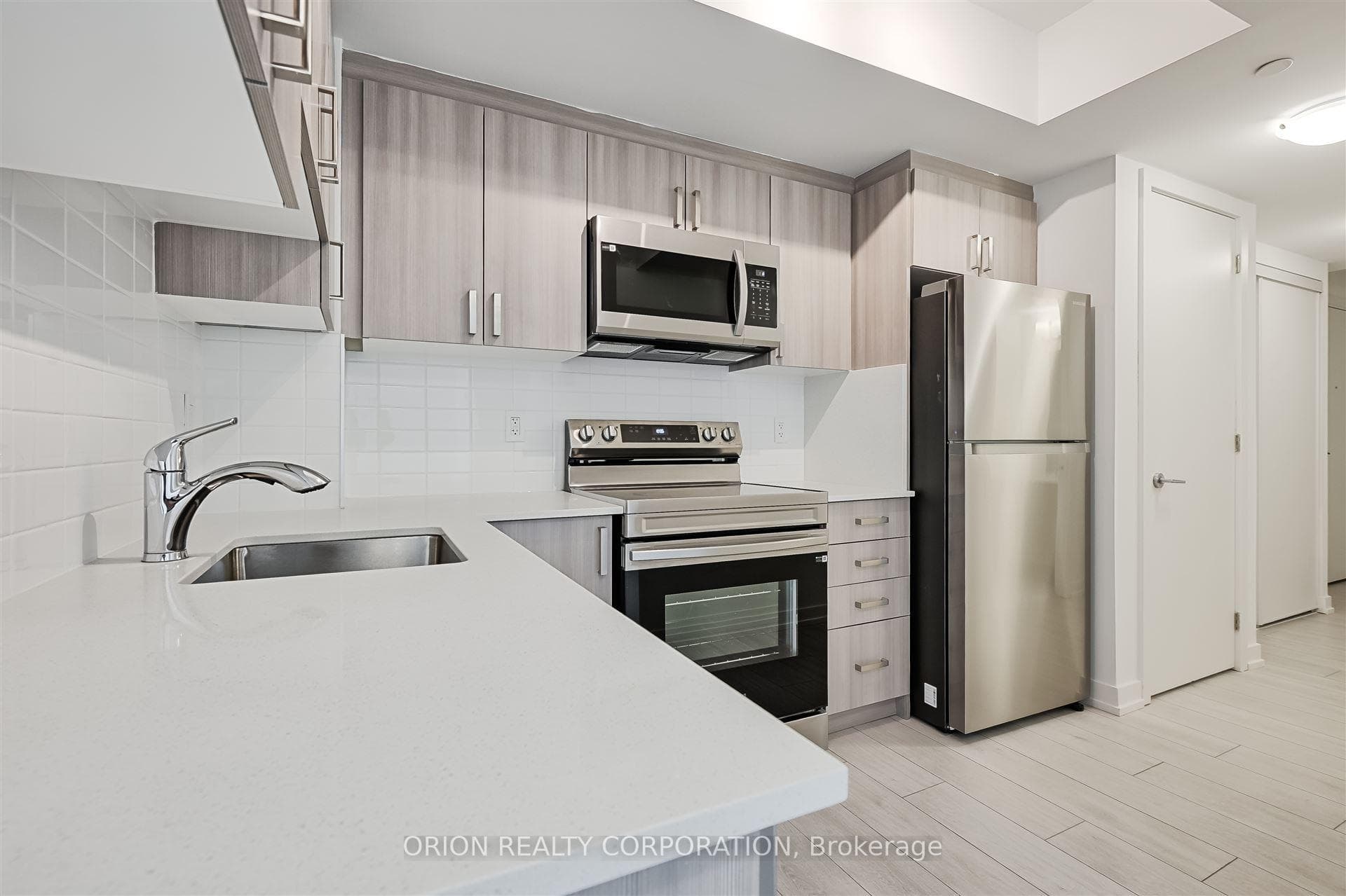 556 Marlee Avenue Unit 722 photo 8
