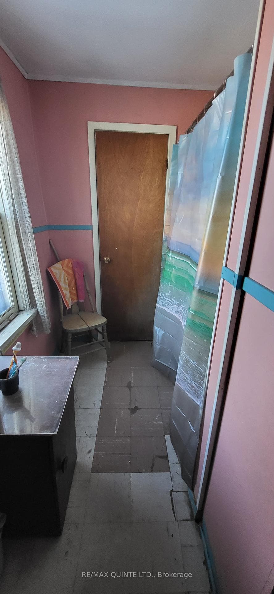 4 pc bath - 2nd floor bedroom