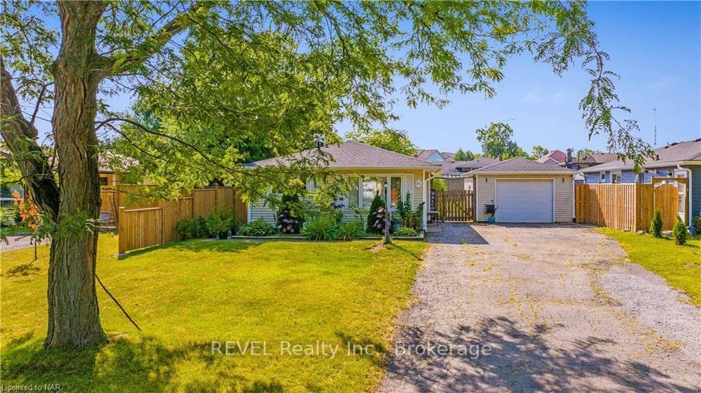 16 LANARK Crescent photo 2