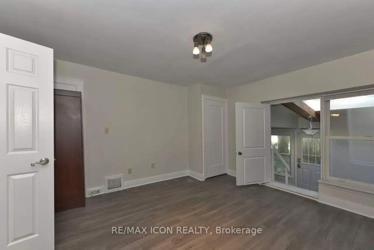 525 Grosvenor Street photo 23