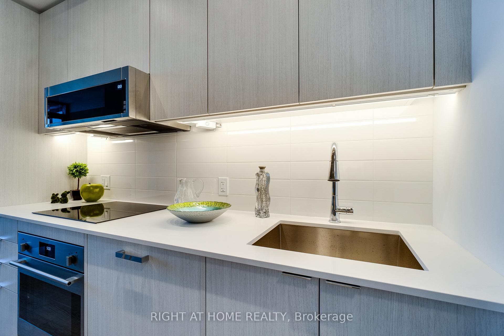 250 Lawrence Avenue Unit 724 photo 16