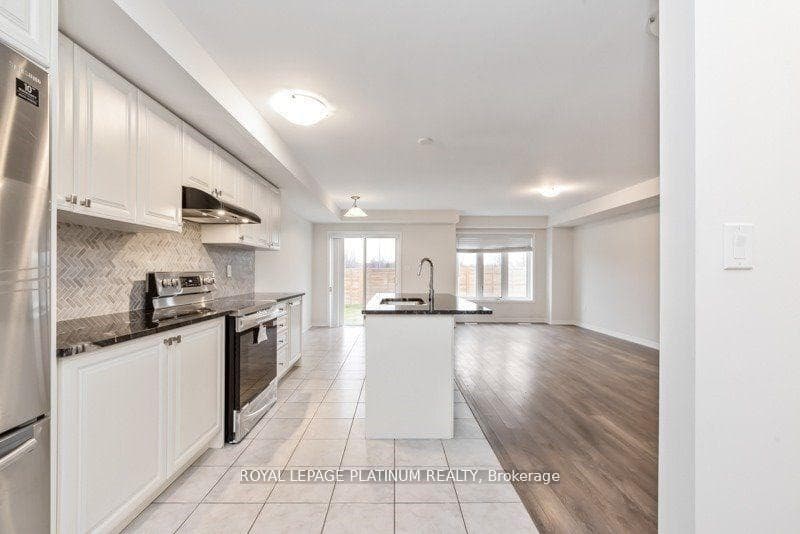 146 Esther Crescent photo 6