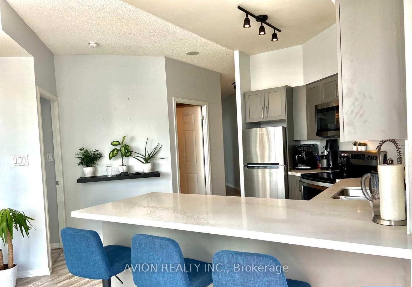 230 Queens Quay Unit 1526 photo 3