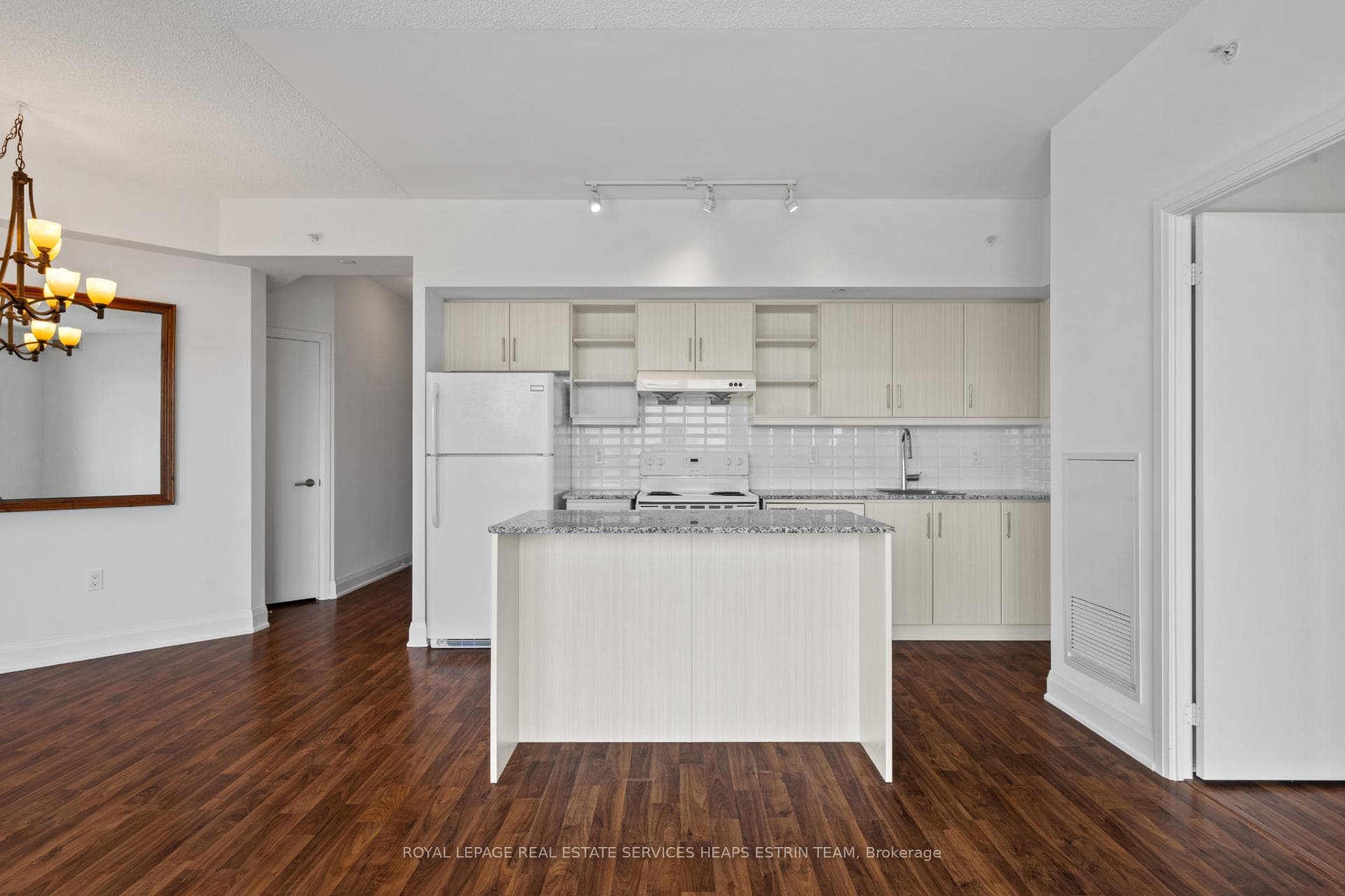 160 Vanderhoof Avenue Unit 913 photo 13