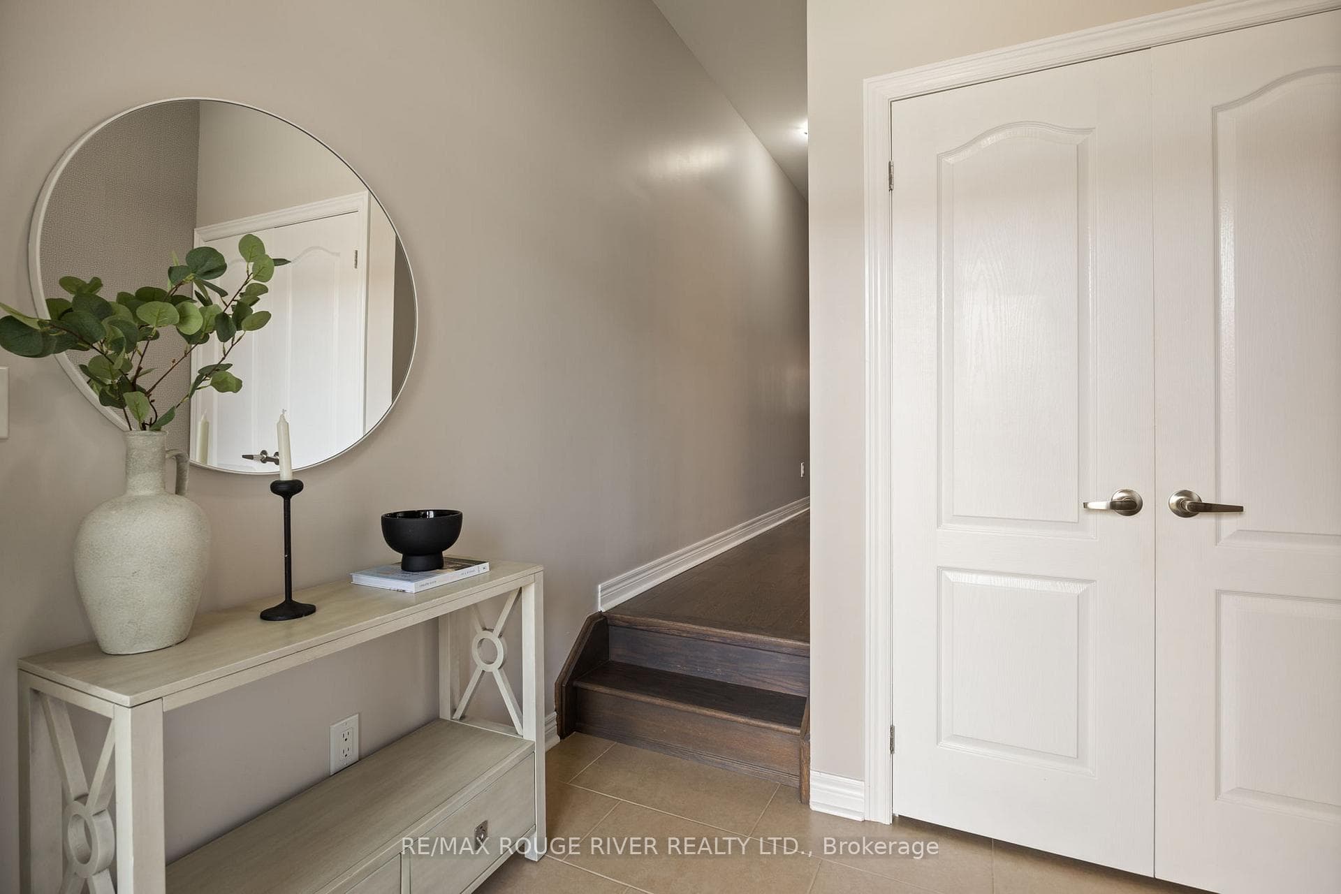 139 Cathedral Drive photo 3