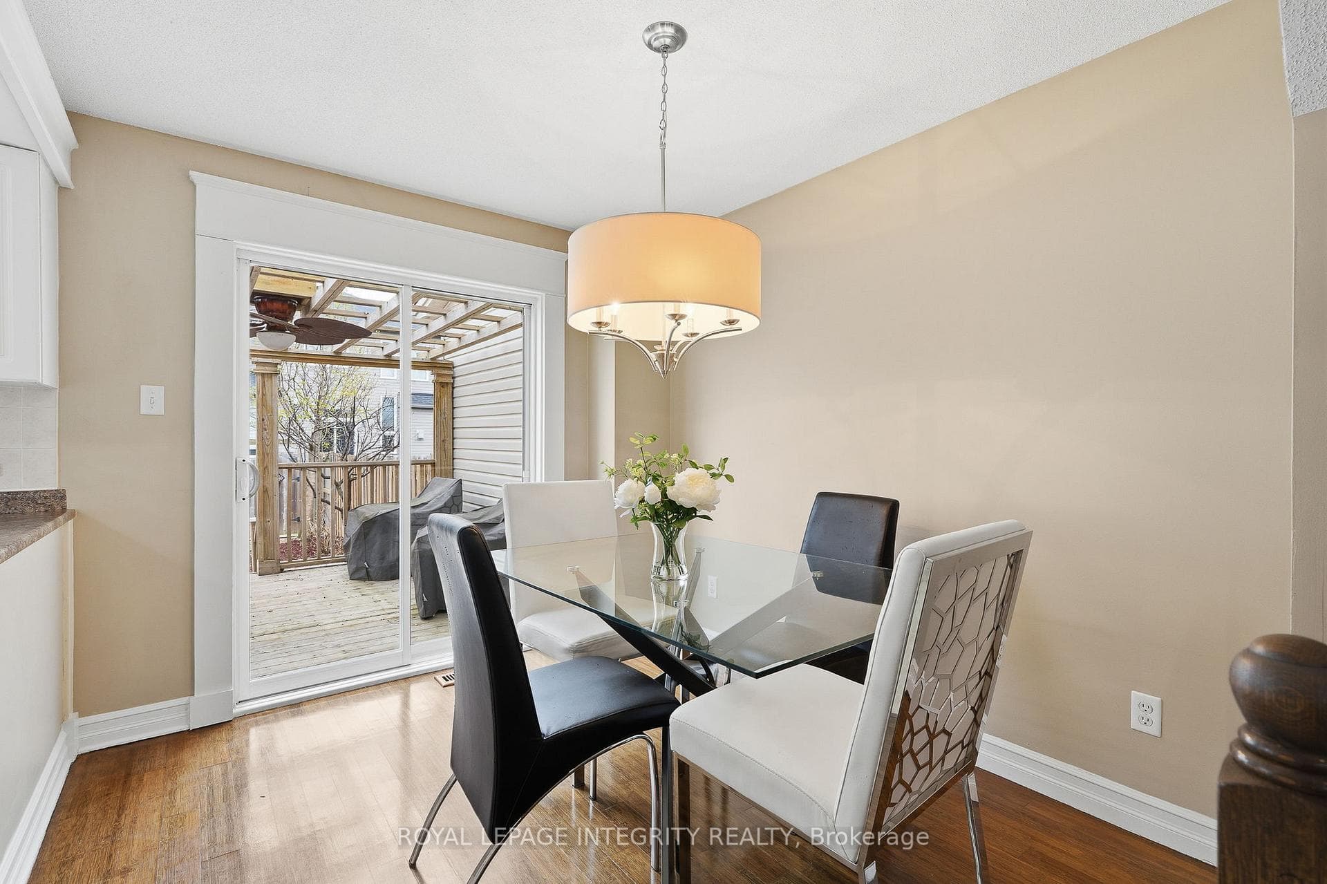 1073 Brasseur Crescent photo 10