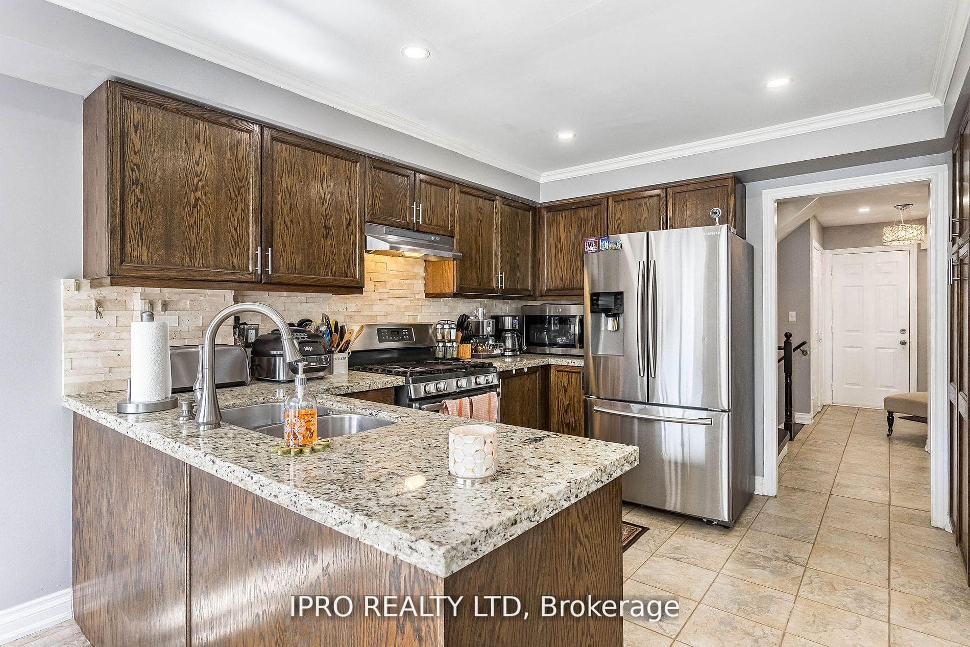 107 Mowat Crescent photo 13