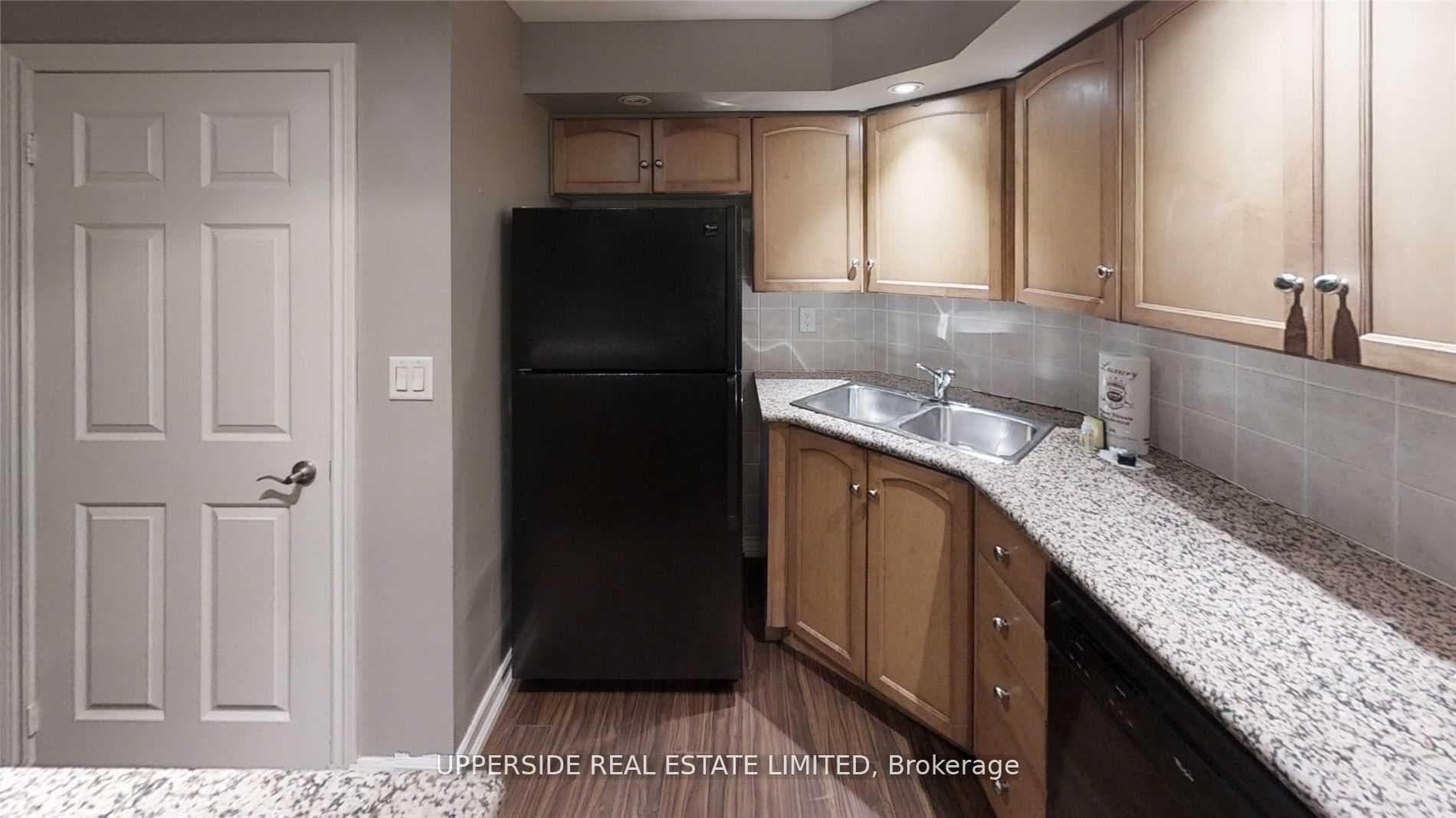 250 Wellington Street Unit 628 photo 5