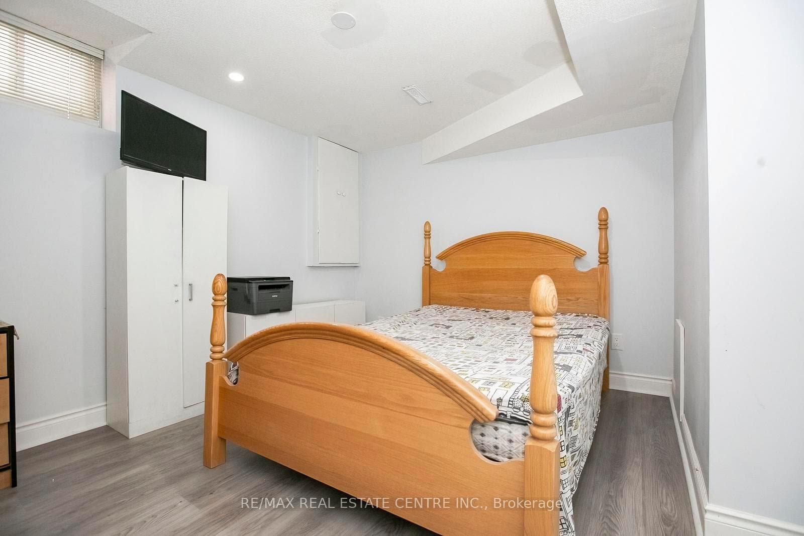 108 Moffatt Avenue photo 38