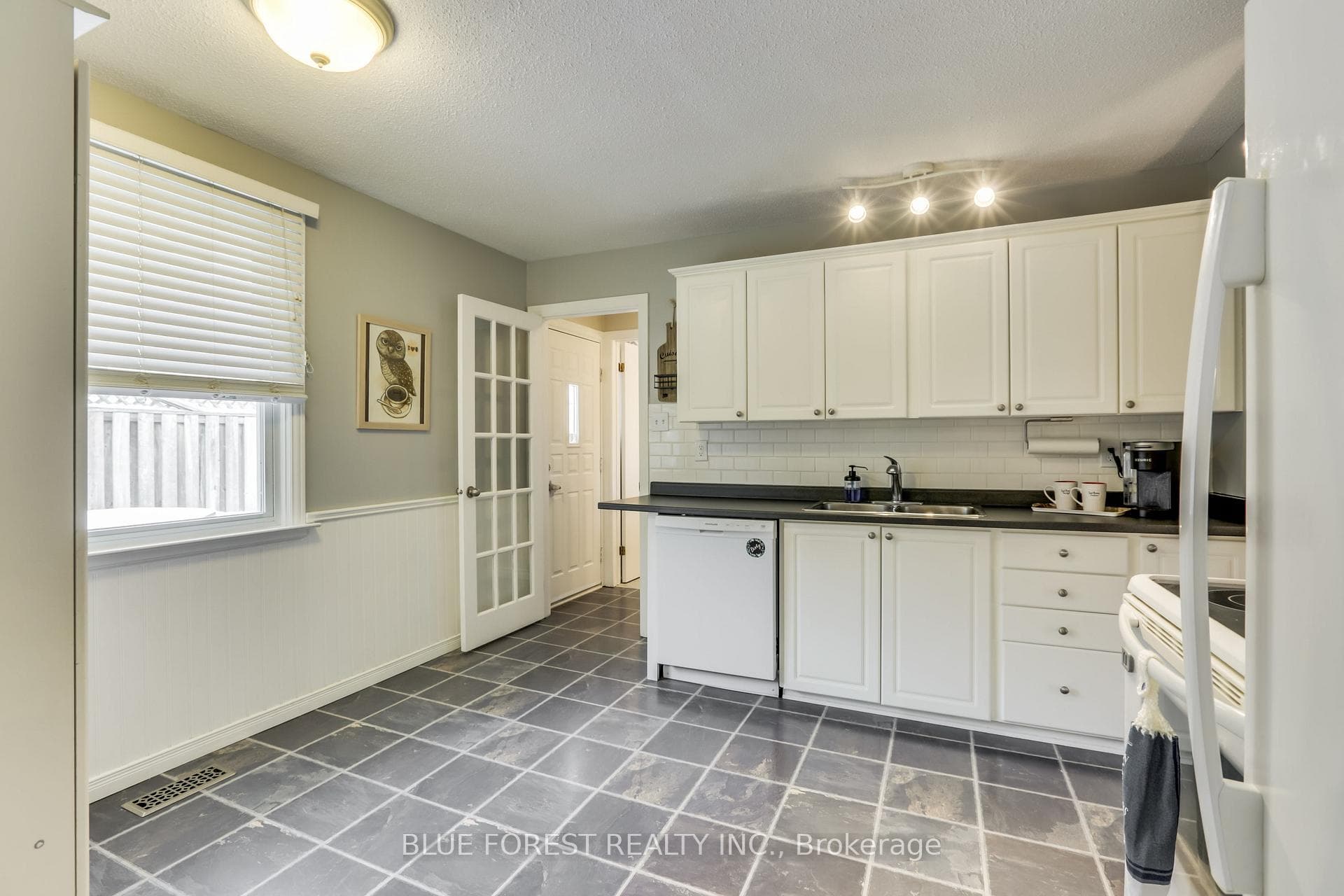 1089 Viscount Road photo 10