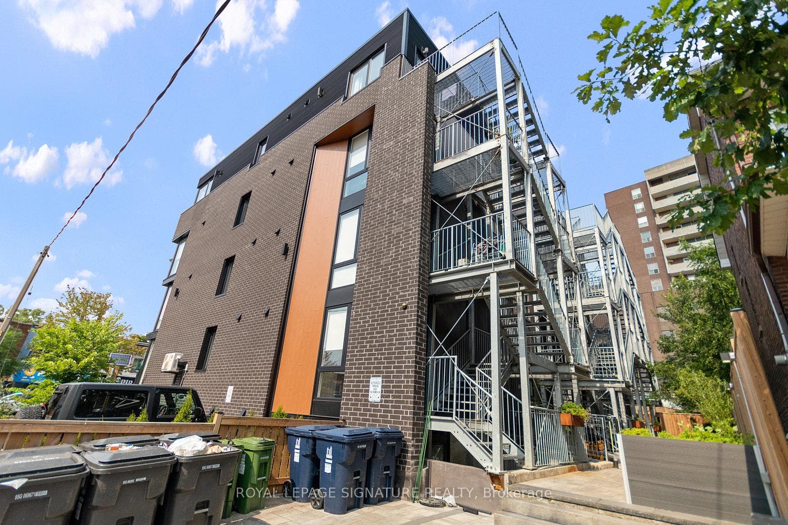 1557 Bloor Street Unit 4 photo 25