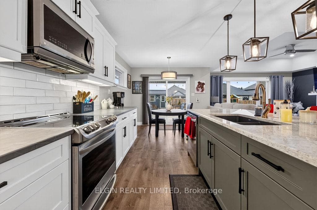 40 Glengariff Drive photo 32