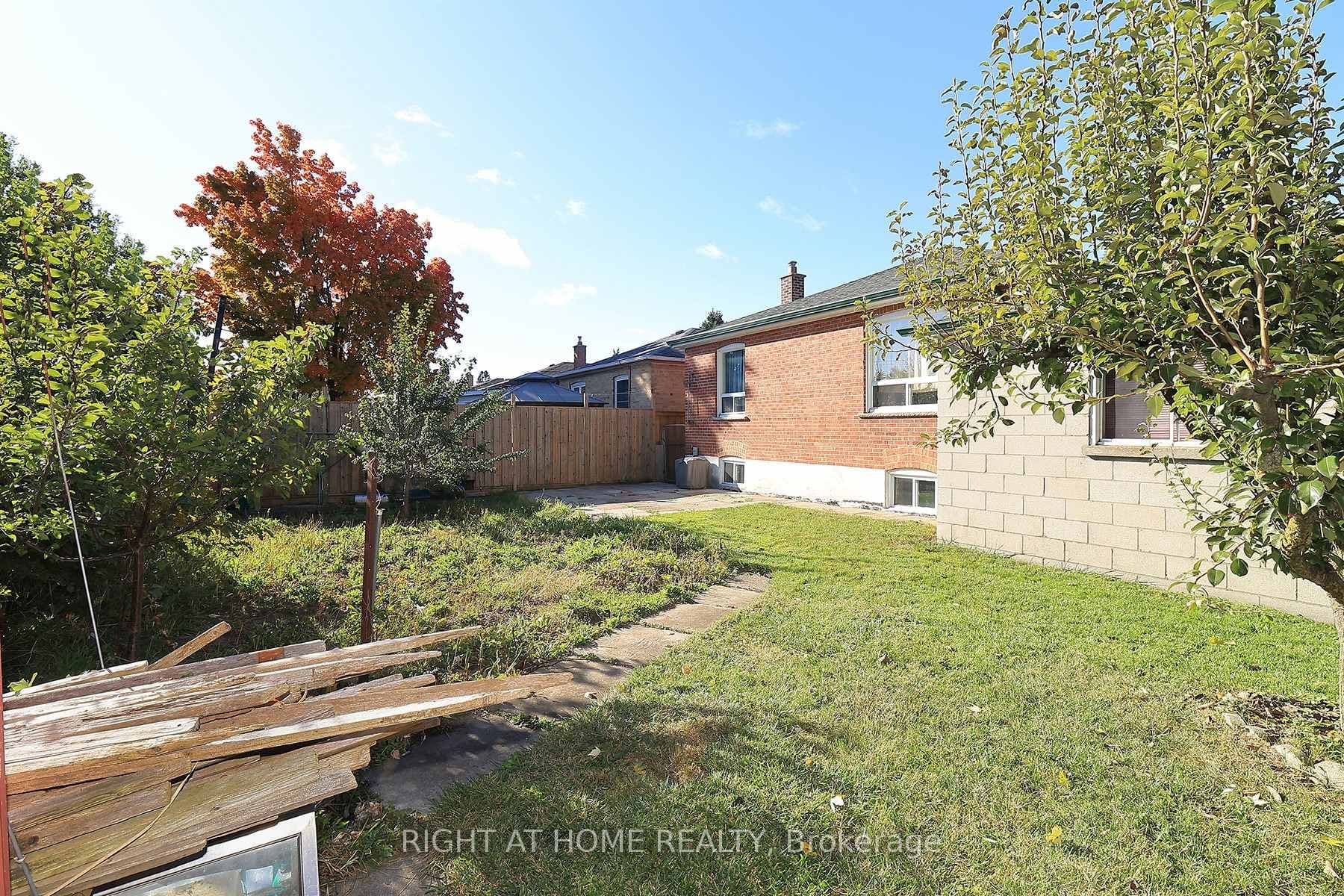 76 Courton Drive photo 39