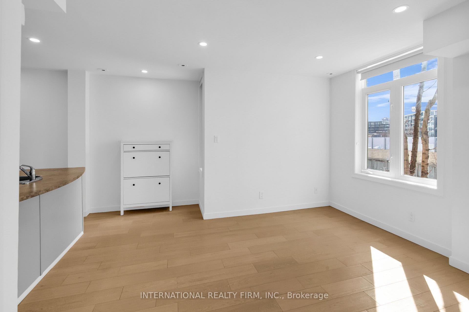 27 Sudbury Street Unit 2706 photo 4