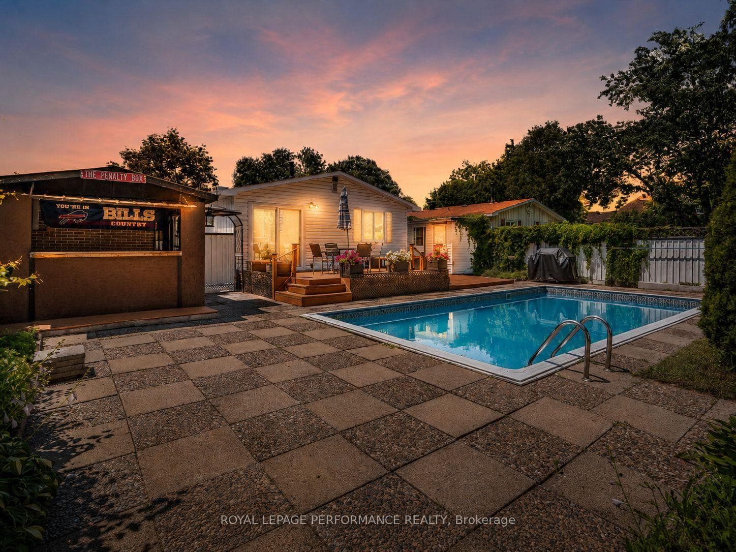 2179 Erinbrook Crescent photo 4