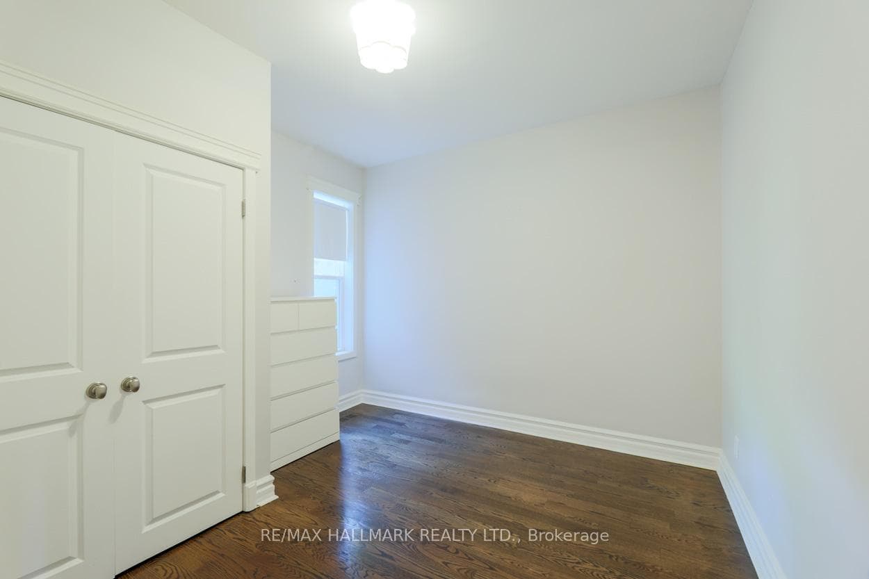 239 Bain Avenue photo 20