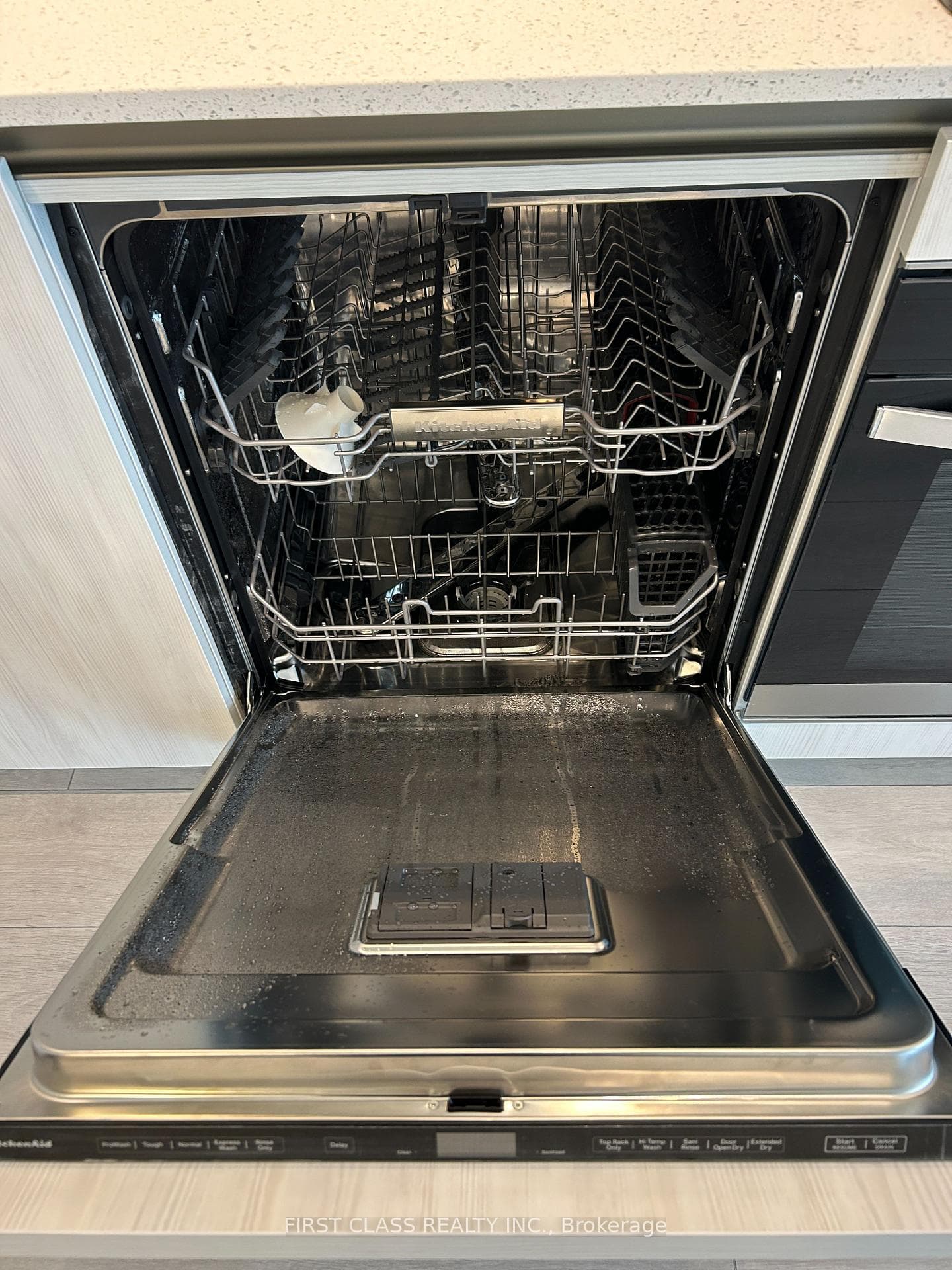 5858 Yonge St Street Unit 520 photo 10