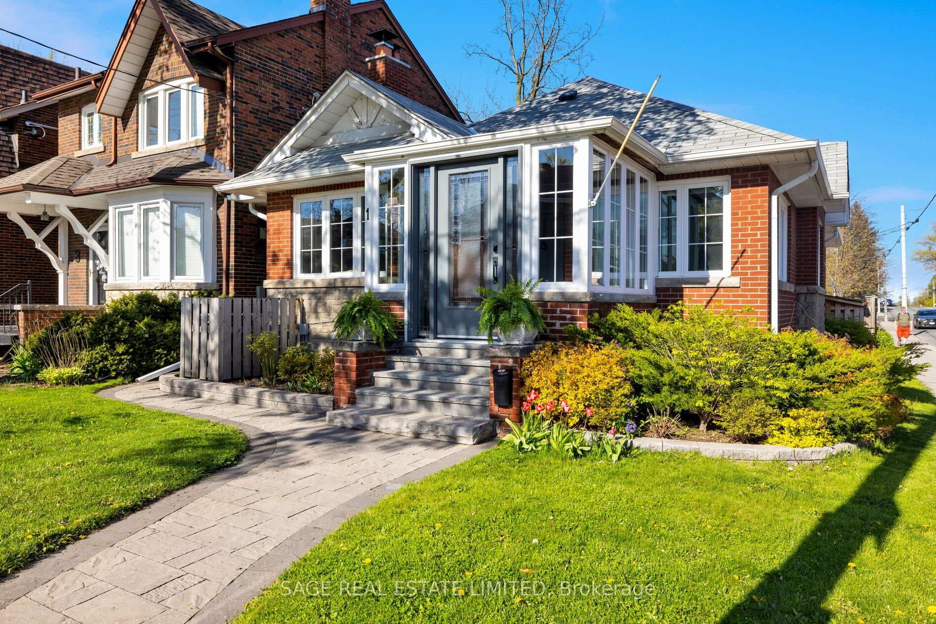 1 Ronan Avenue photo 2