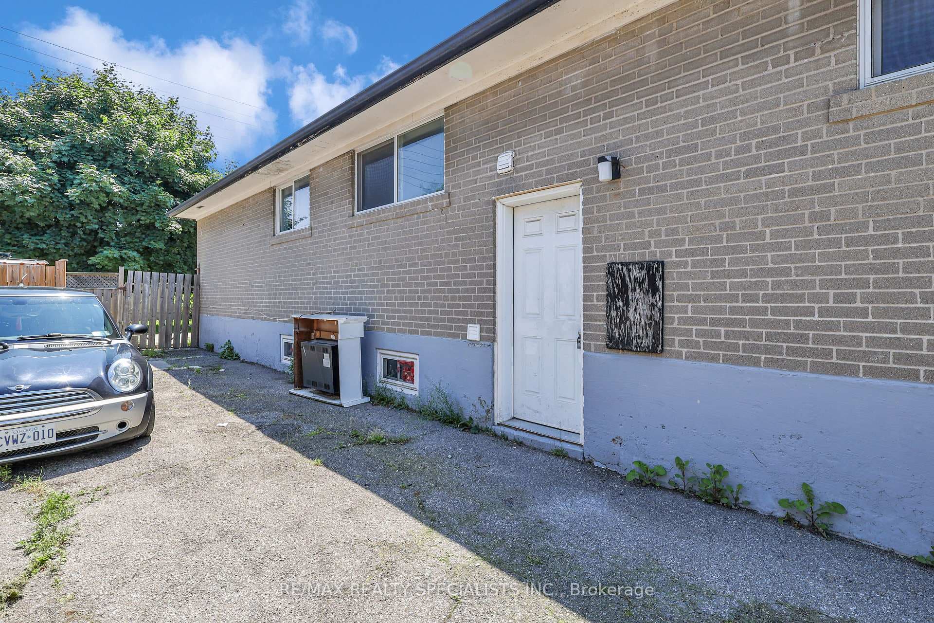 90 Kingsmere Crescent Unit BSMT photo 16