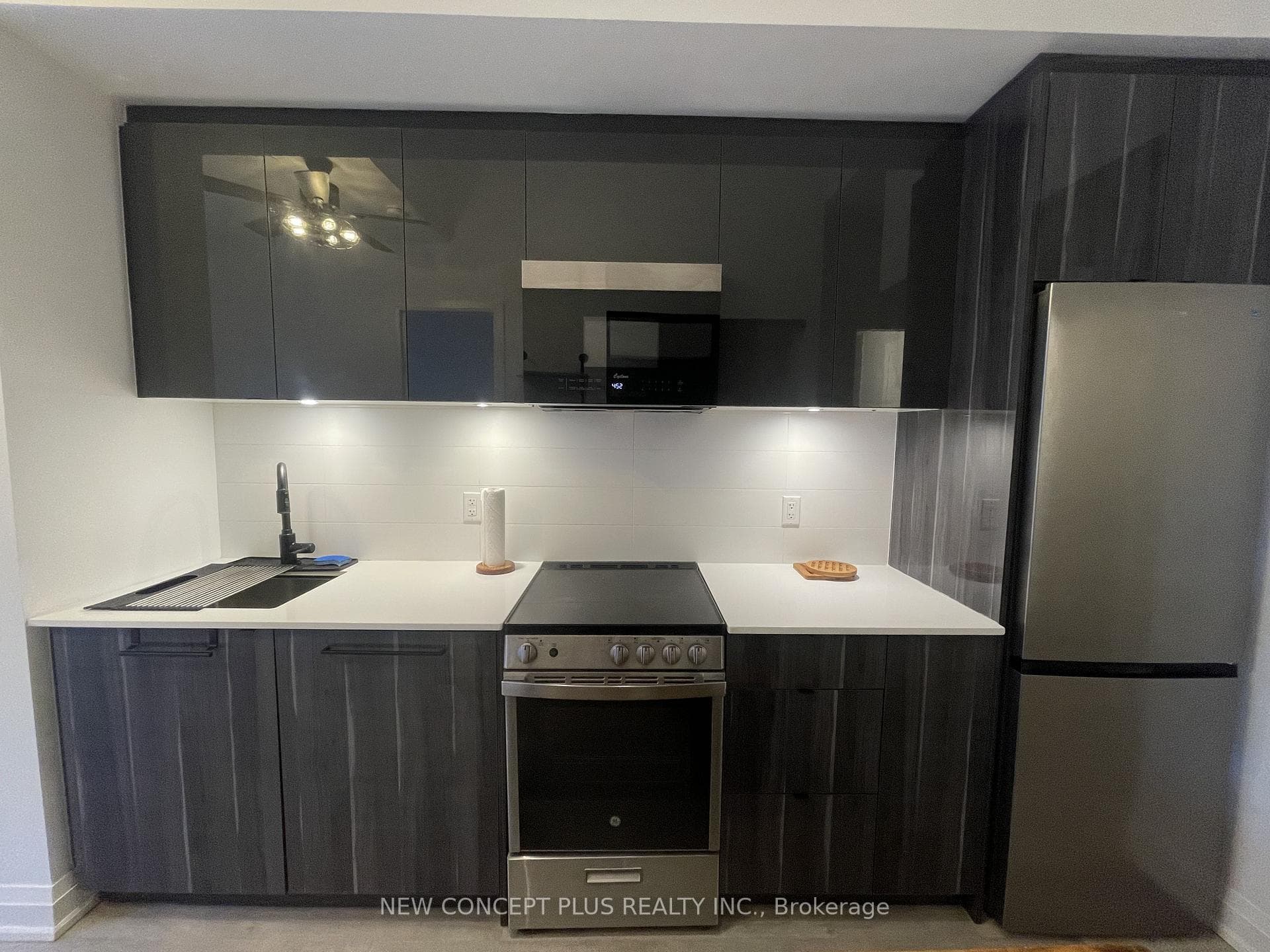 2369 Danforth Avenue Unit 103 photo 8
