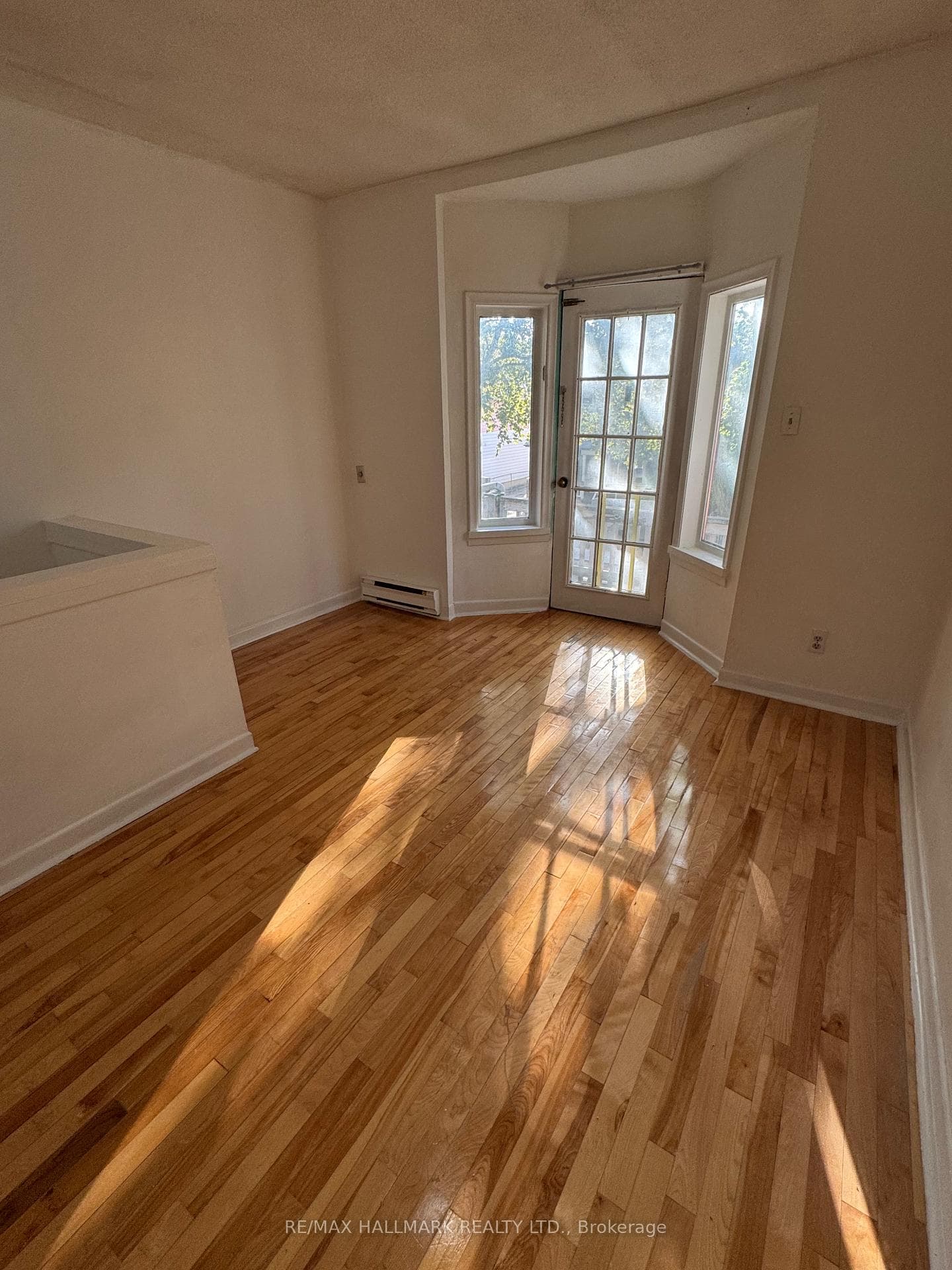 57 Hiawatha Avenue Unit Upper photo 6