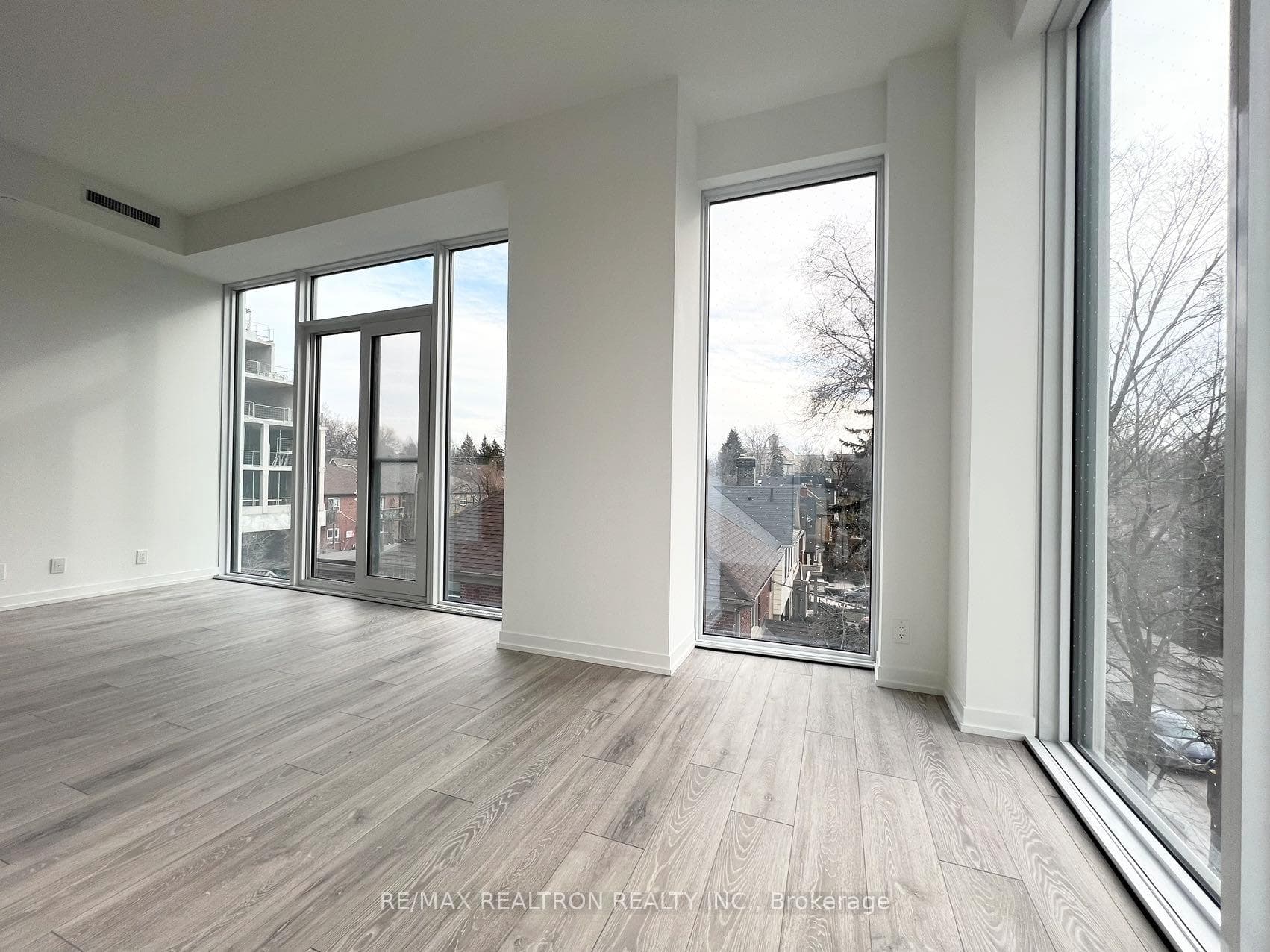 2020 Bathurst Street Unit 207 photo 29
