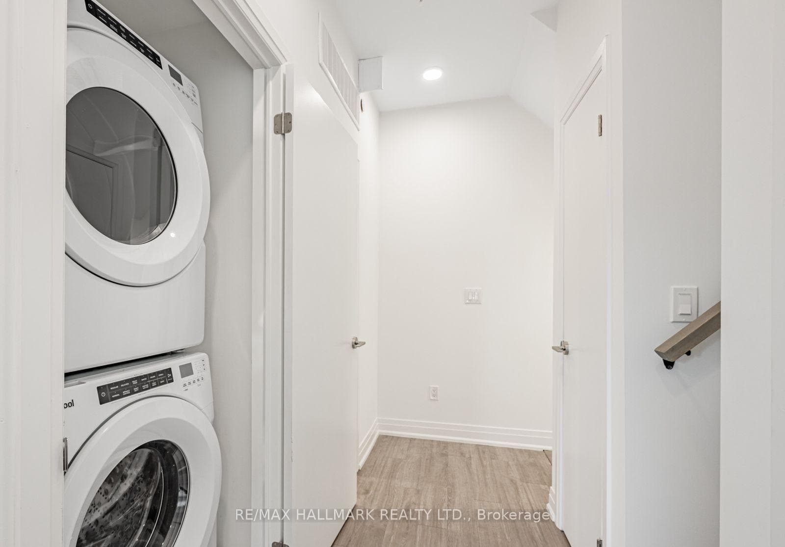 15 BRENTHALL Avenue Unit 8 photo 17