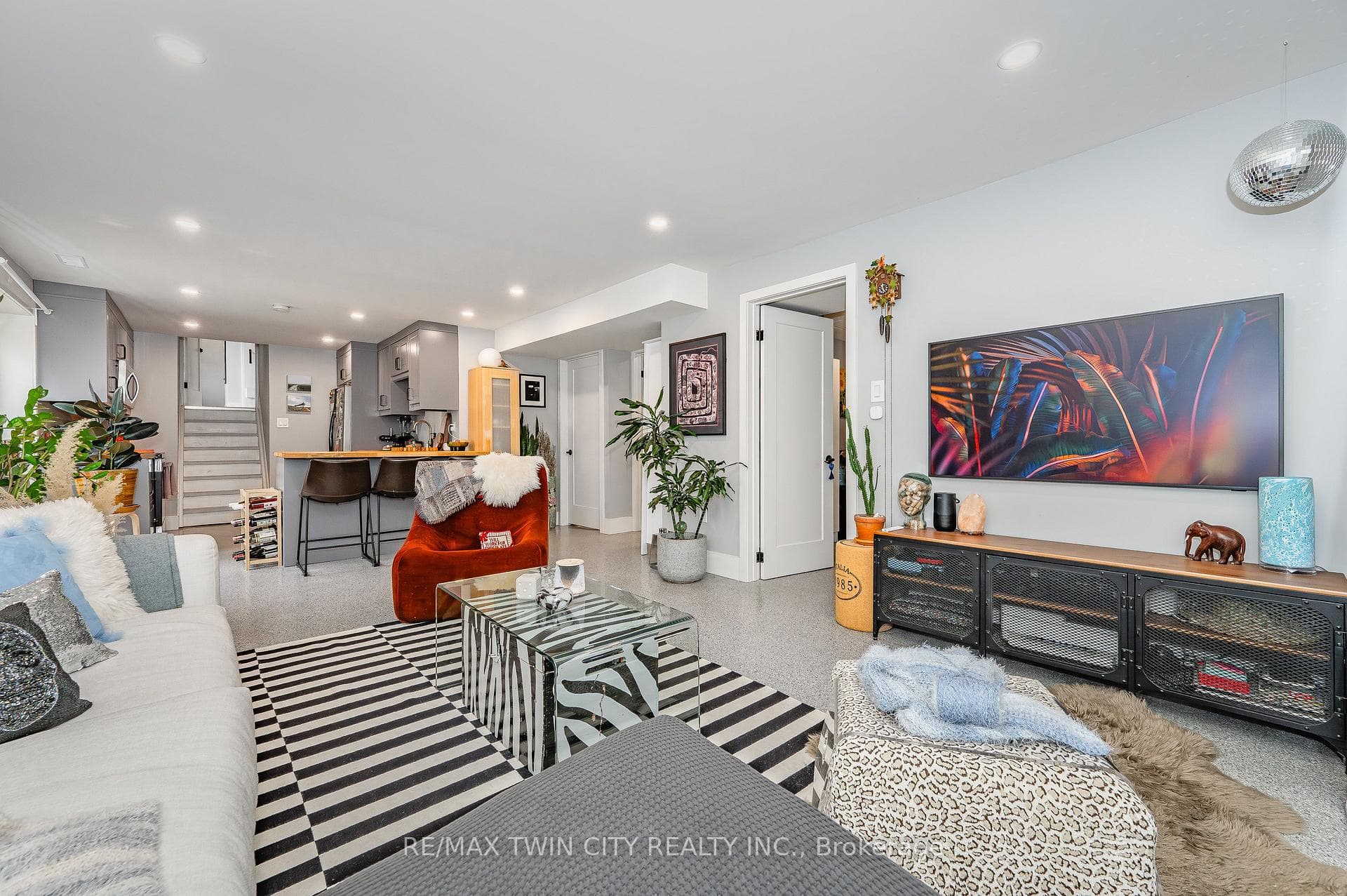 647 Brant-Waterloo Road photo 33
