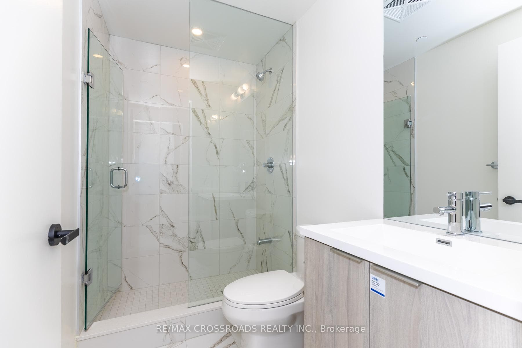 8 Interchange Way Unit 5807 photo 20
