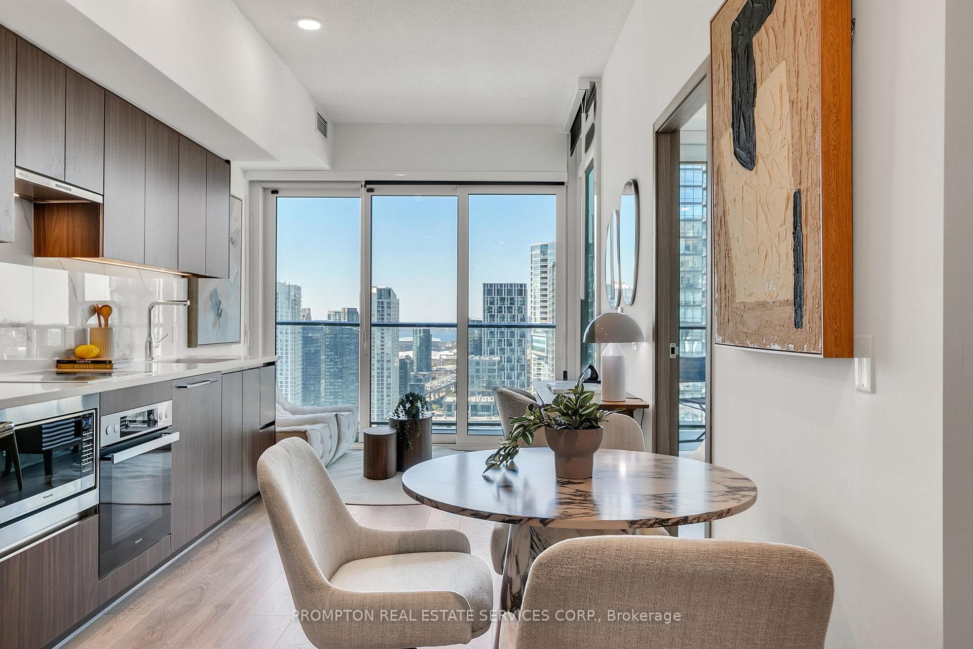 Dining & Kitchen