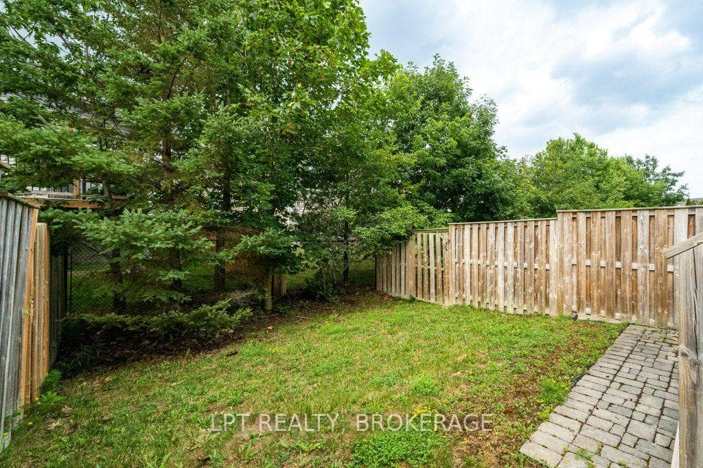 1559 Crimson Crescent photo 30