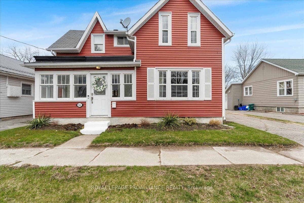16 Maple Street photo 1