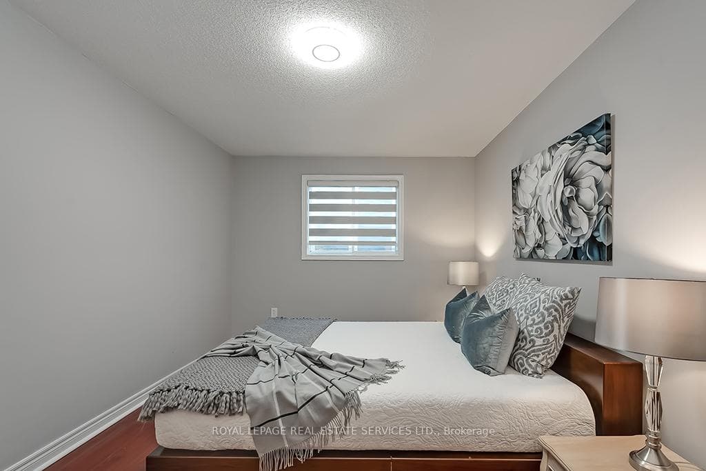 2060 Westmount Drive photo 24
