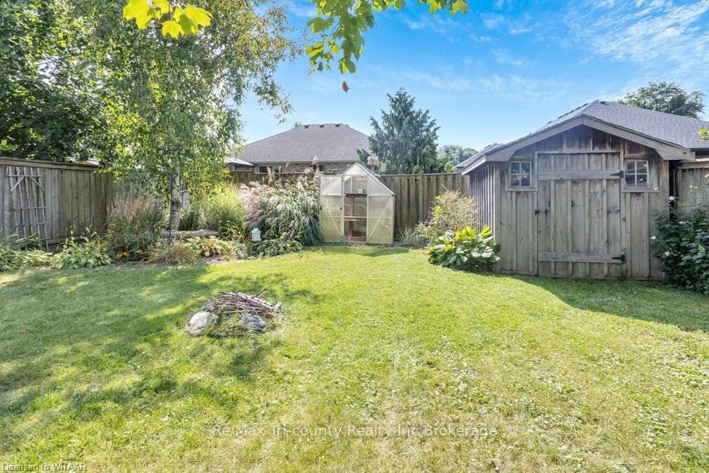 17 TRILLIUM Drive photo 9