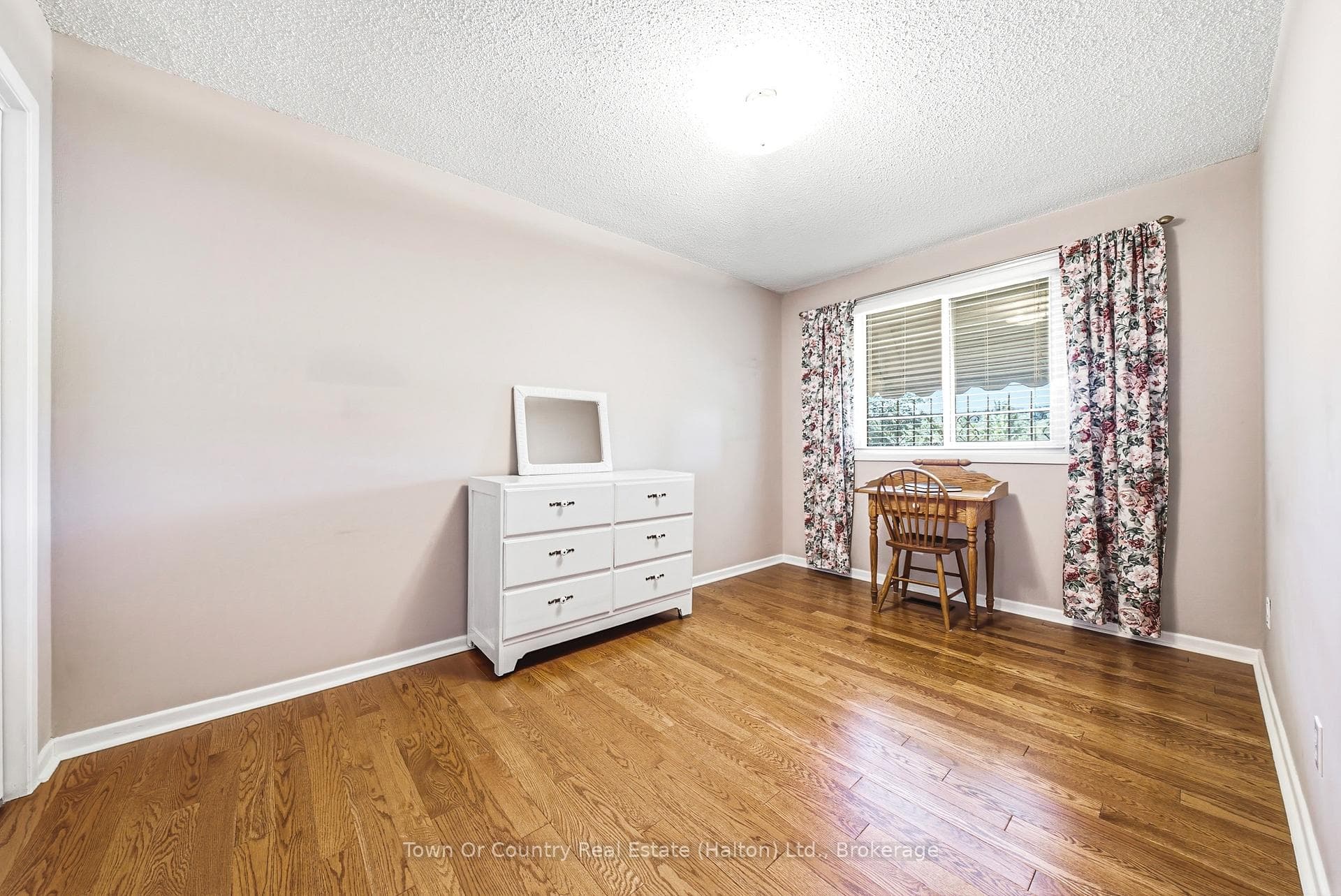 381 Commercial Street photo 15