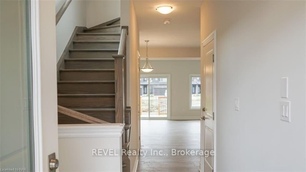 7458 JONATHAN Drive Unit MAIN photo 4