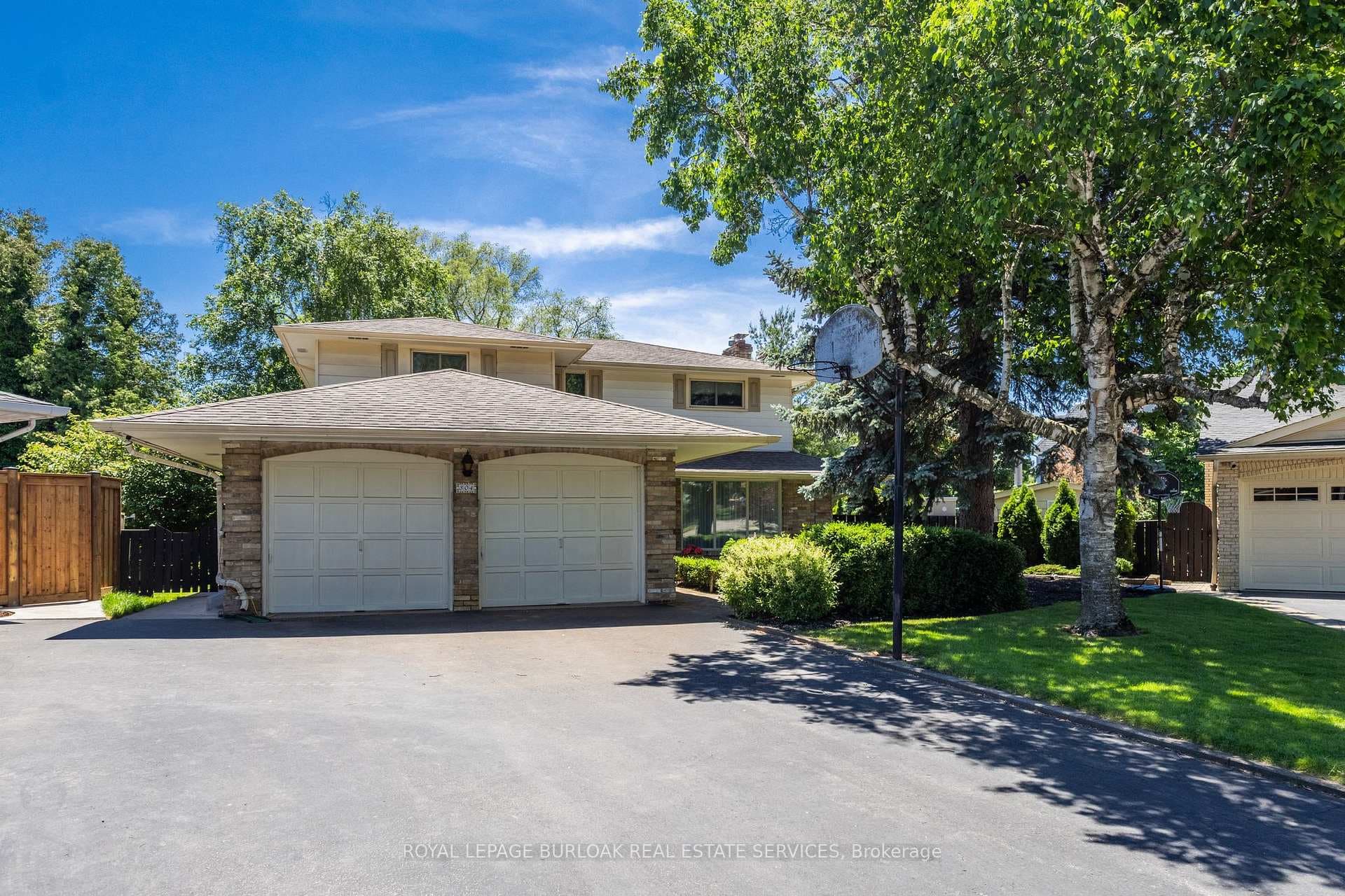 304 Oakwood Court photo 1