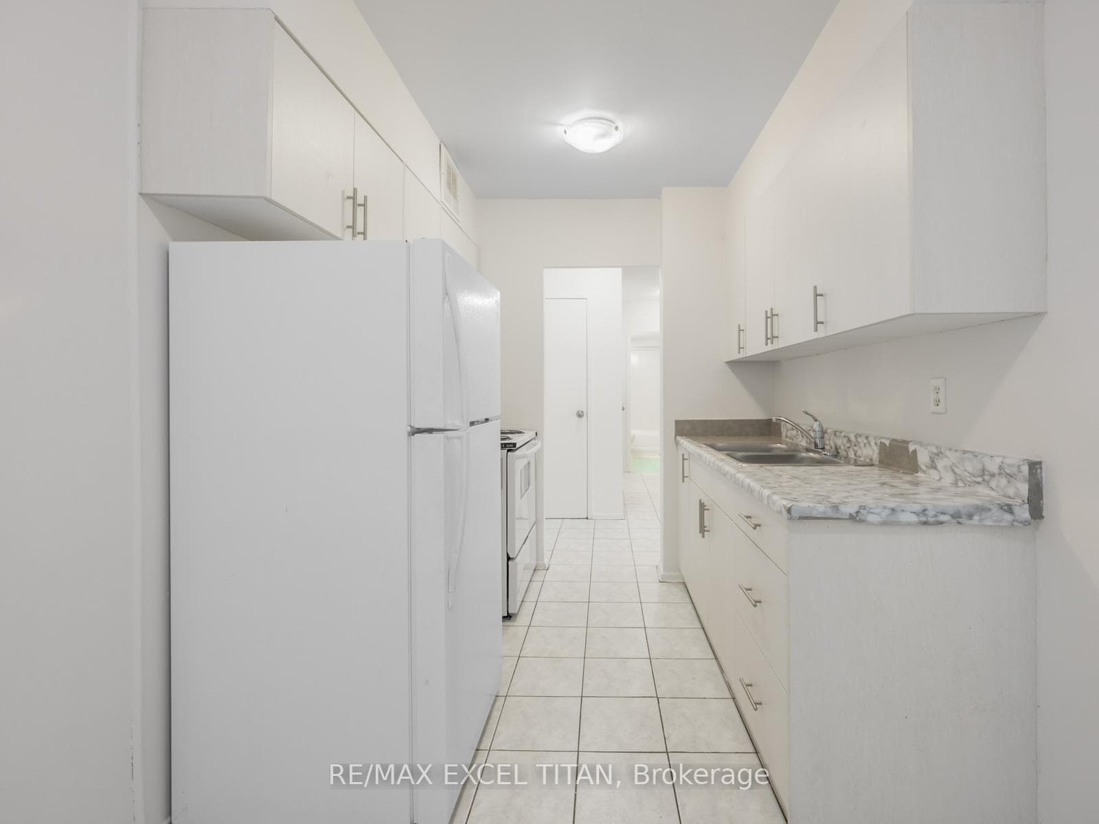 1385 Midland Avenue Unit 308 photo 17