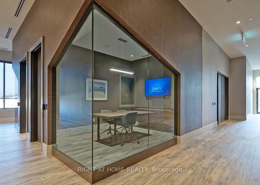 2550 Simcoe Street Unit 820 photo 33