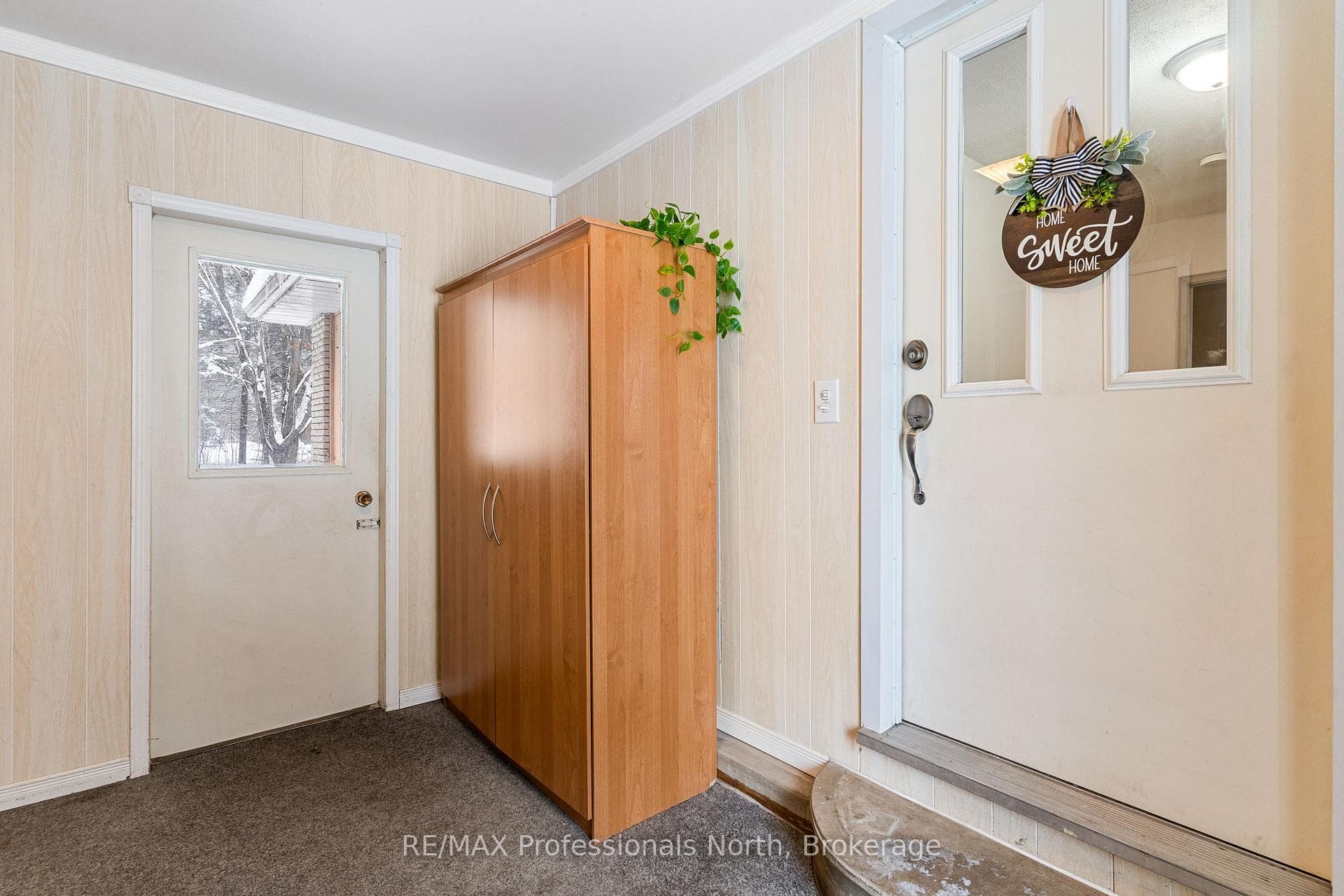 Large Entry with access to home/garage/back yard