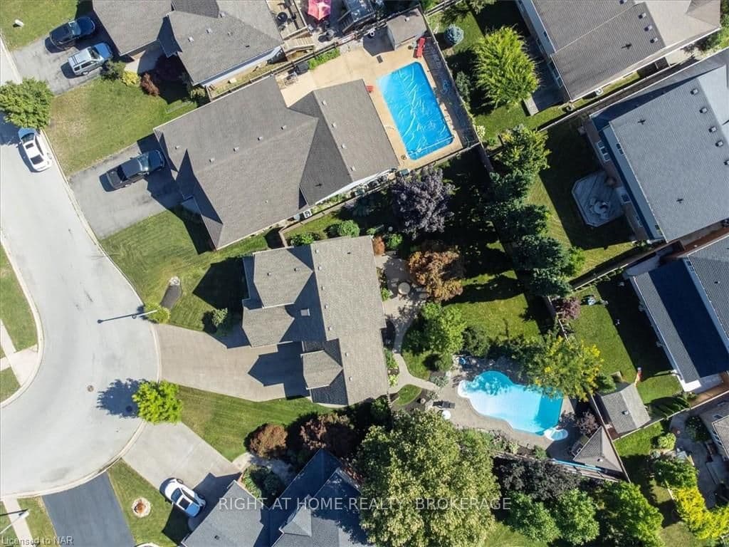 56 MCCAFFERY Crescent photo 34