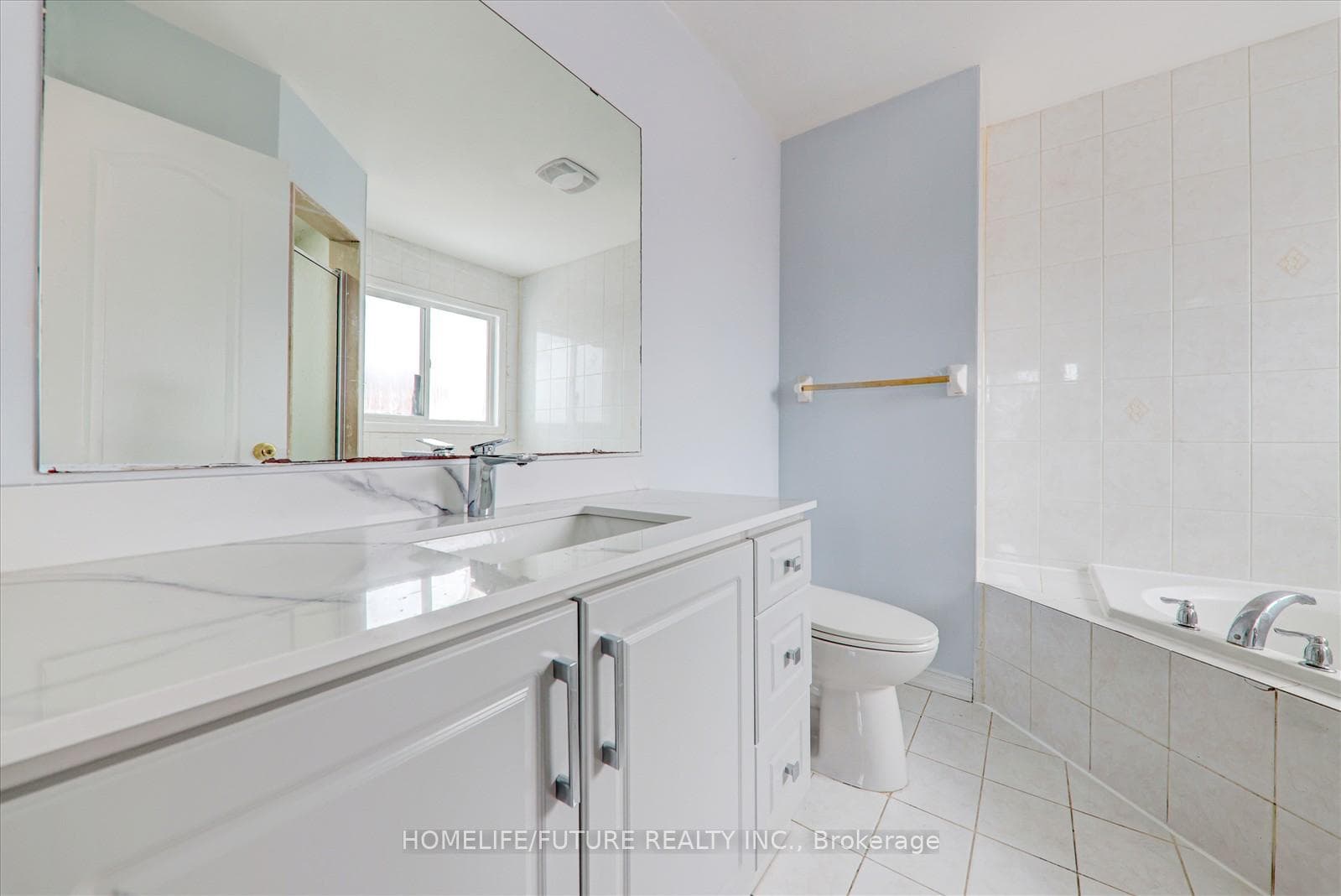 147 Passfield Trail Unit Main photo 24