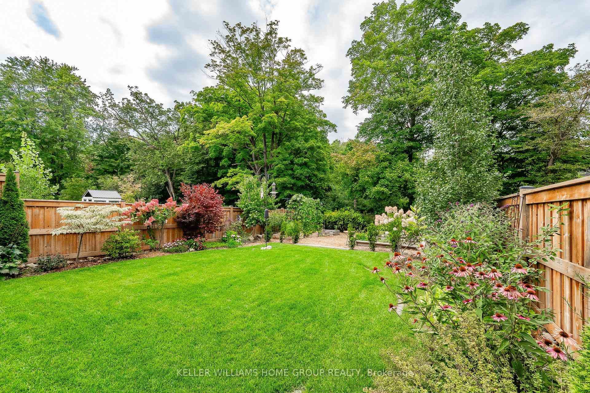 103 Ambrous Crescent photo 34