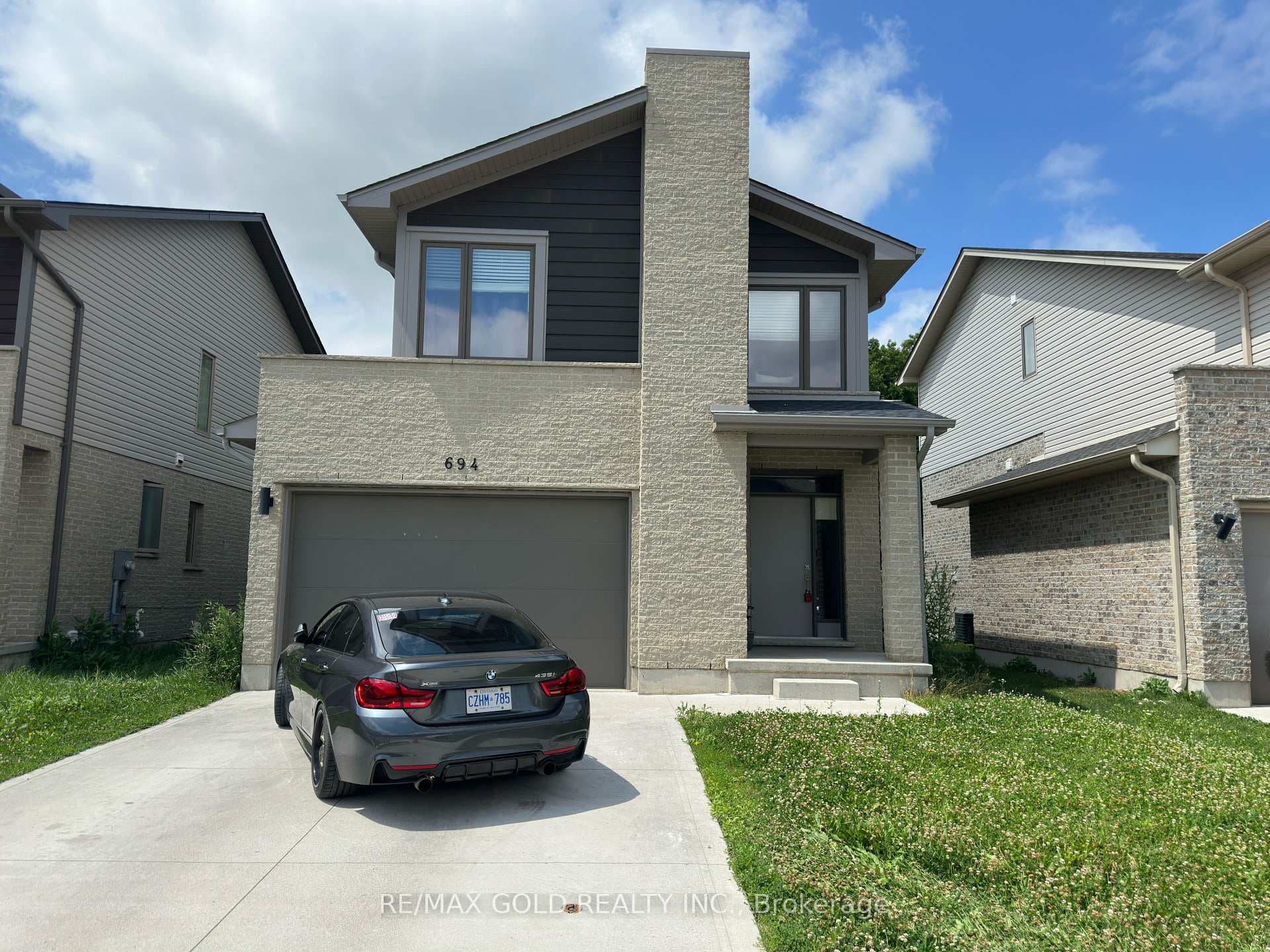 694 Chelton Road photo 1