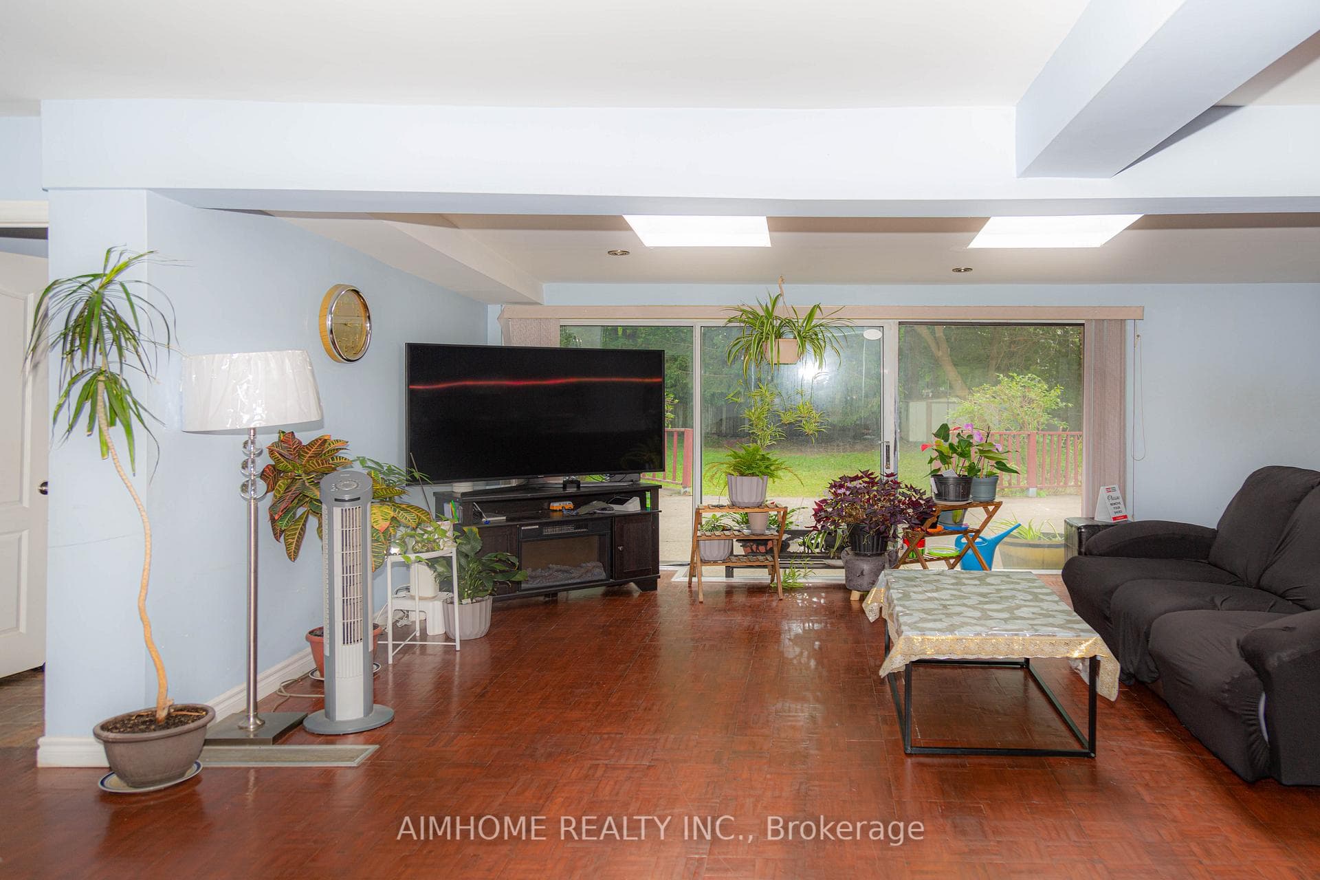 9890 Bayview Avenue photo 9
